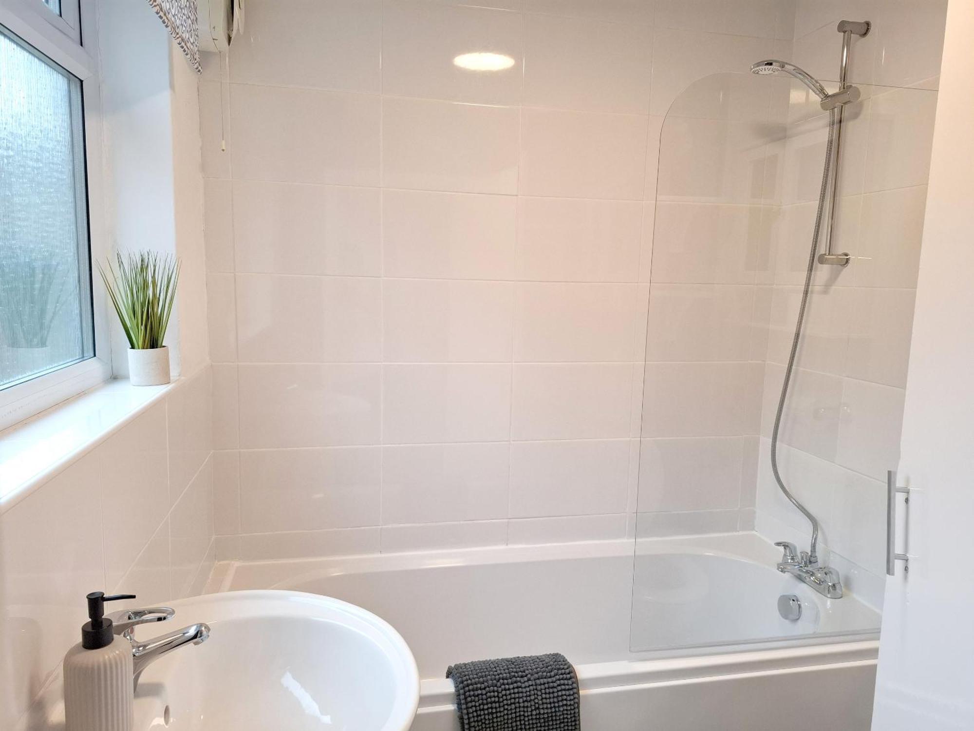 Modern Bright 3 Bedroom House Burton  外观 照片